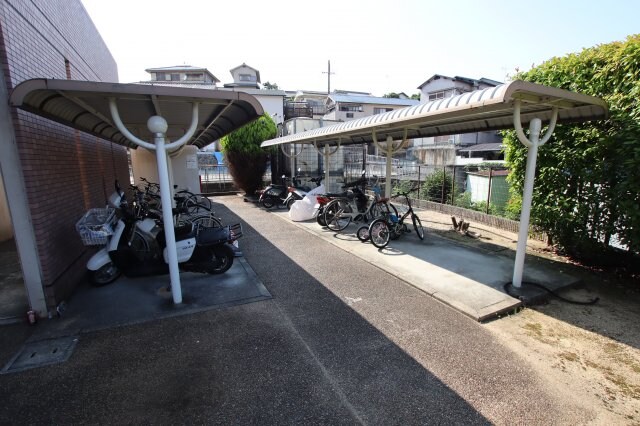 物件内観写真4　(駐輪場)