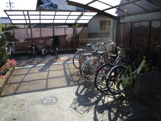 物件内観写真4　(駐輪場)