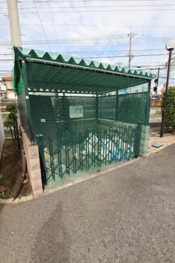 建物設備(敷地内ゴミ置き場)