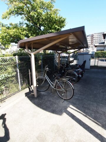 物件内観写真4　(駐輪場)