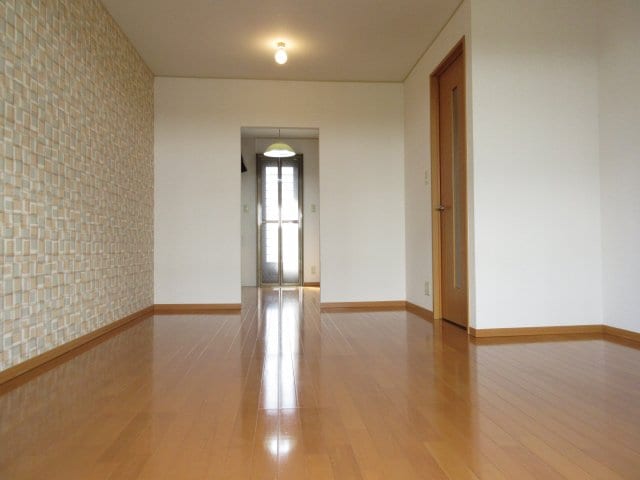 物件内観写真12　(ゆったりとしたリビングで家族団らん♪)