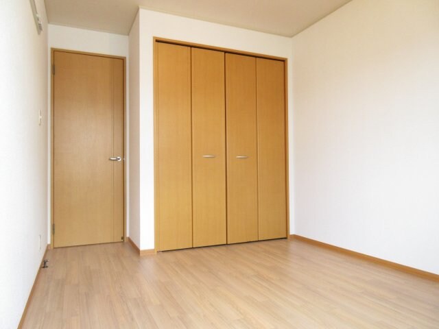 物件内観写真18　(洋室5帖は子供部屋にどうですか！)