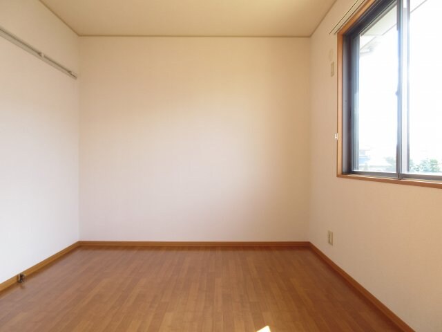 物件内観写真20　(洋室6帖で明るいお部屋ですよ！)