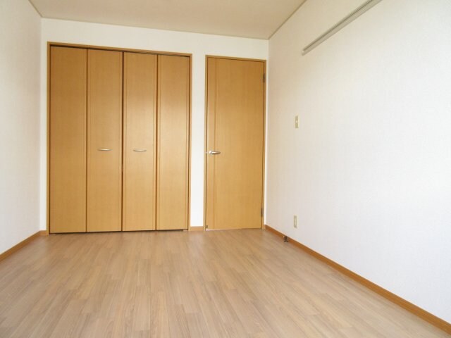 物件内観写真23　(洋室6帖は寝室にどうですか！)