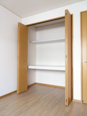 物件内観写真24　(各部屋に収納があっていい感じ！)