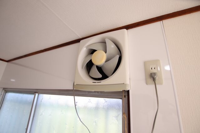 物件内観写真14　(換気扇)