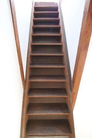 物件内観写真22　(階段)