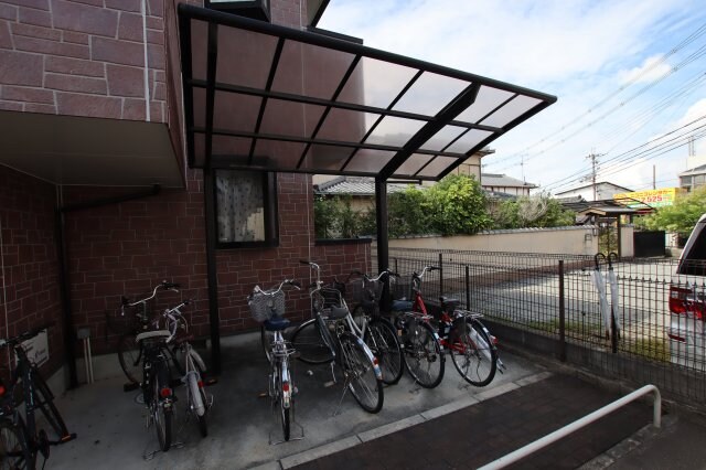 物件内観写真5　(駐輪場)