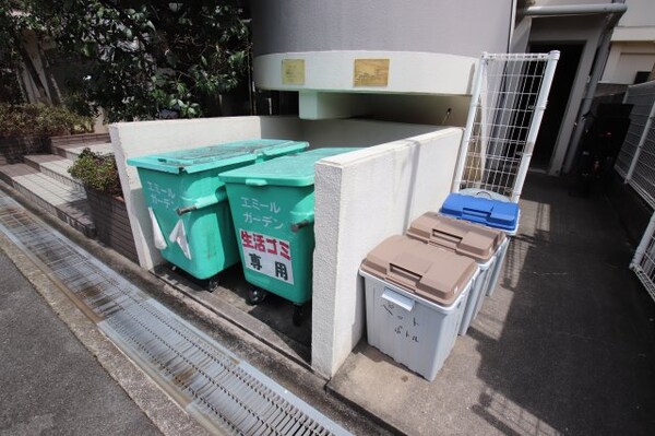 建物設備(敷地内ゴミ捨場)