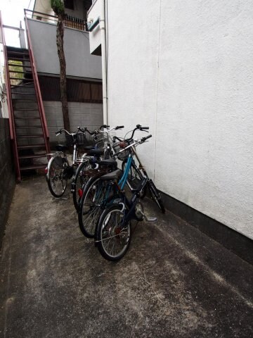 物件内観写真3　(駐輪スペース)