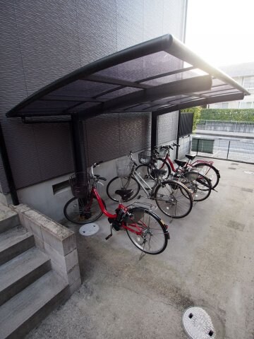 物件内観写真4　(駐輪場)