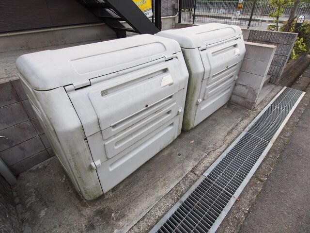 物件内観写真5　(敷地内ゴミ置場)