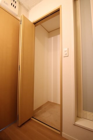 物件内観写真13　(洗面収納)