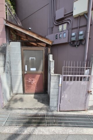 物件内観写真6　(敷地内ゴミ捨場)