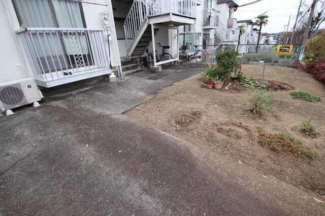 物件内観写真4　(駐輪スペース)