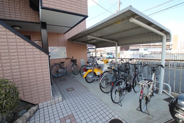 物件内観写真3　(駐輪場)