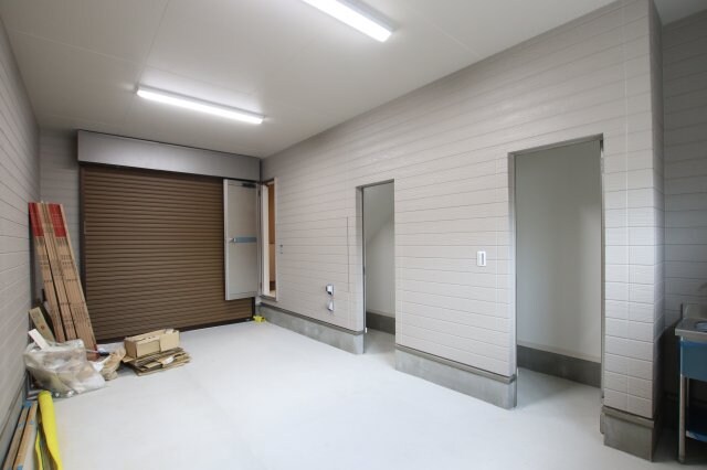 物件外観写真2　(電動シャッター付き！)