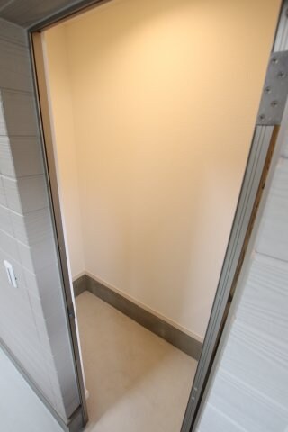 物件内観写真7　(ガレージ収納スペース有り)