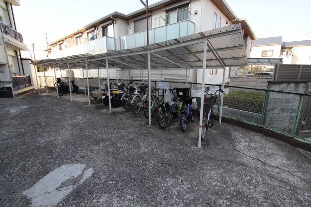 物件内観写真4　(駐輪場)