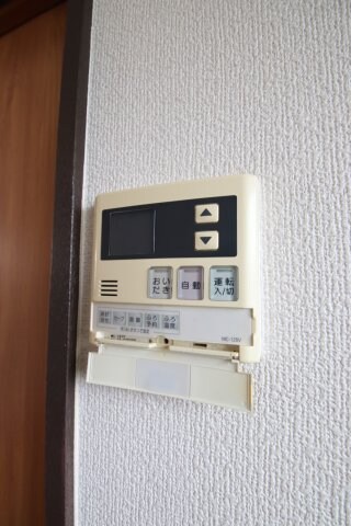 物件内観写真20　(給湯器リモコン)