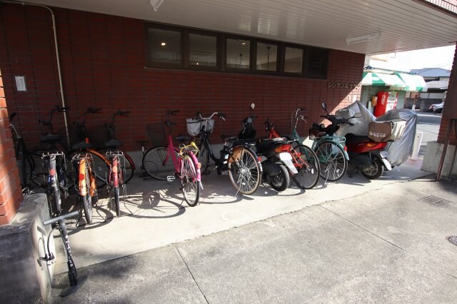 物件内観写真5　(駐輪場)
