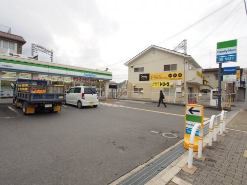 物件内観写真31　(ファミリーマート千代田駅前店 129m)