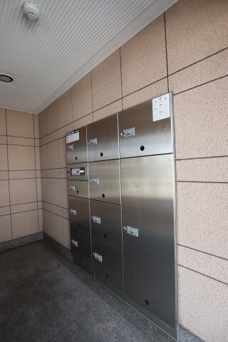 物件内観写真5　(宅配ボックス＆メールボックス)