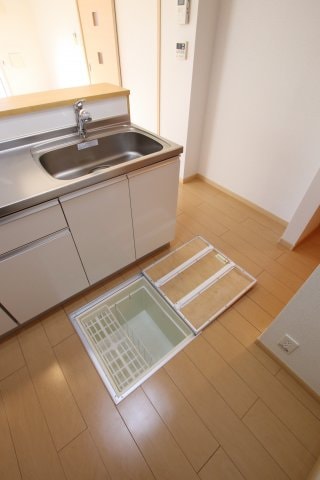 物件内観写真22　(床下収納)