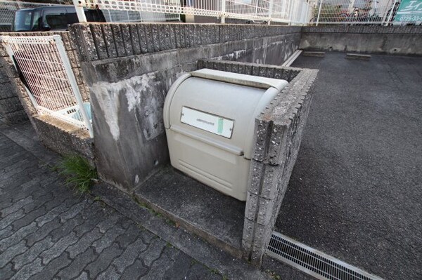 建物設備(敷地内ゴミ捨場)