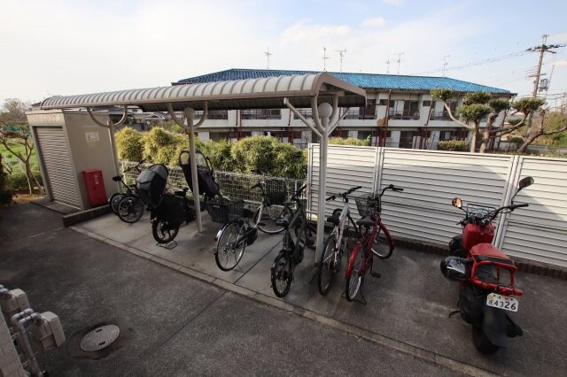 物件内観写真4　(駐輪場)