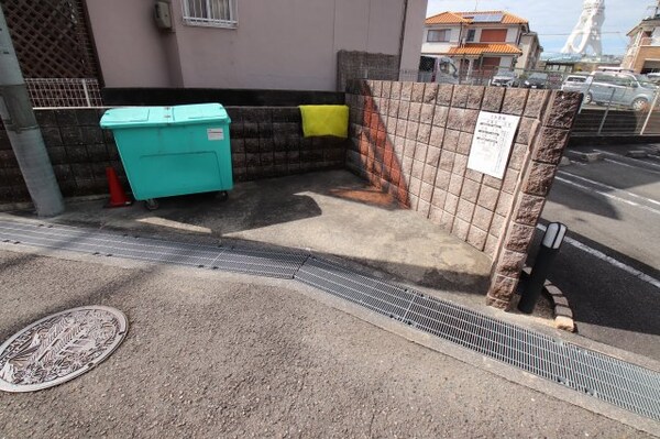 建物設備(敷地内ごみ置場)