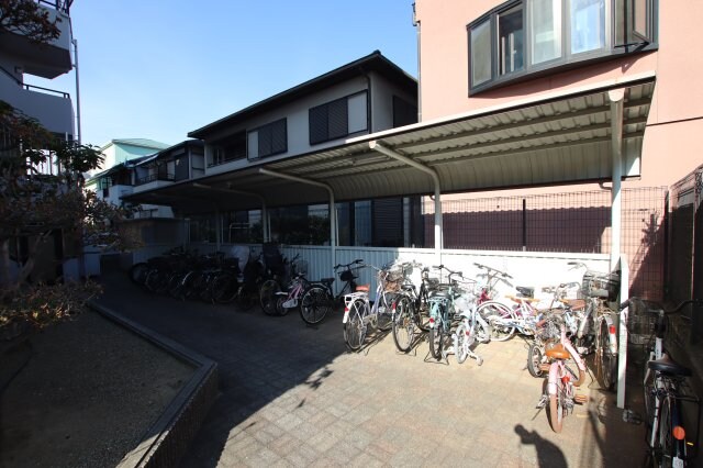 物件内観写真5　(駐輪場)