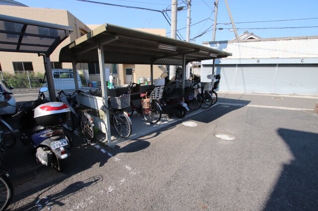 物件内観写真5　(駐輪場)