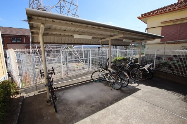 物件内観写真4　(駐輪場)