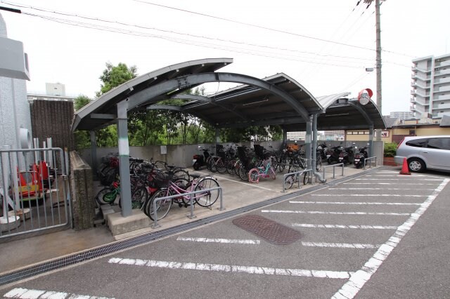 物件内観写真4　(駐輪場)