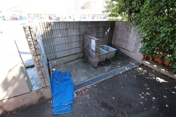 建物設備(敷地内ゴミ置き場)