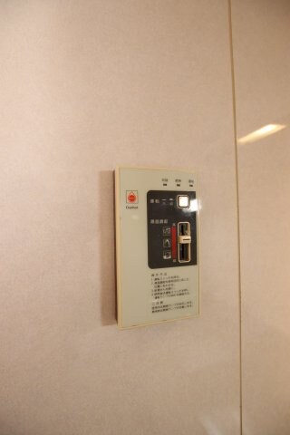物件内観写真14　(給湯器リモコン)