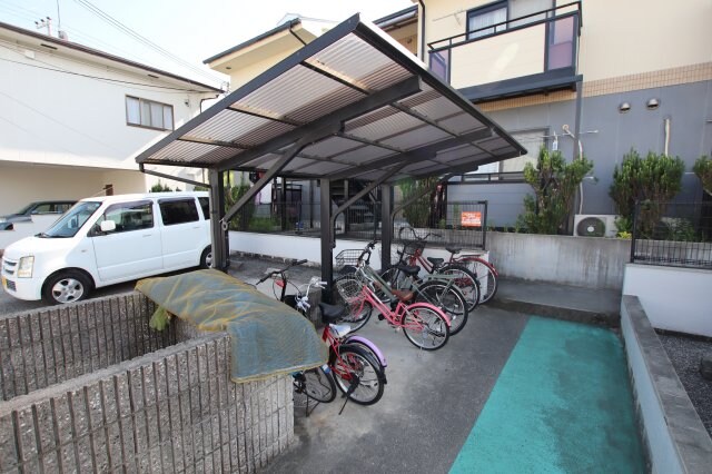 物件内観写真4　(駐輪場)
