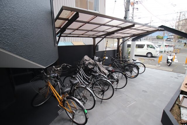 物件内観写真3　(駐輪場)