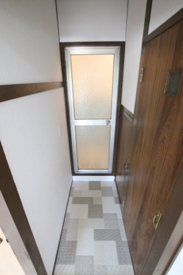 内装他(脱衣所)