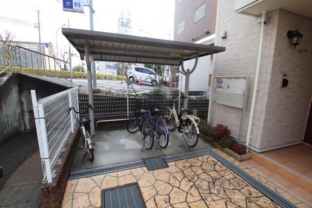 物件内観写真4　(駐輪場)