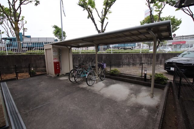 物件内観写真4　(駐輪場)