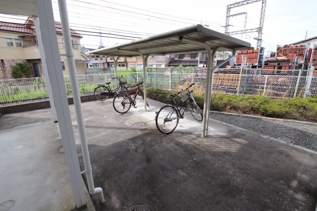 物件内観写真4　(駐輪場)