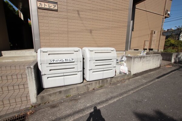 建物設備(敷地内ゴミ捨場)