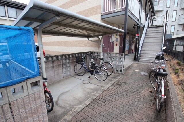 物件内観写真4　(駐輪場)