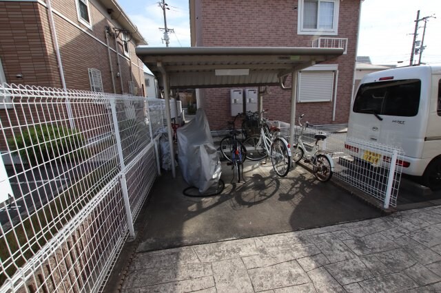 物件内観写真4　(駐輪場)