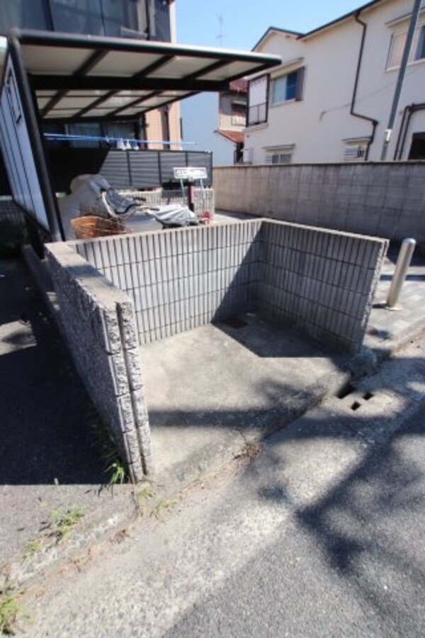 建物設備(敷地内ゴミ捨場)