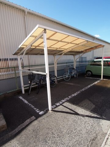 物件内観写真4　(駐輪場)