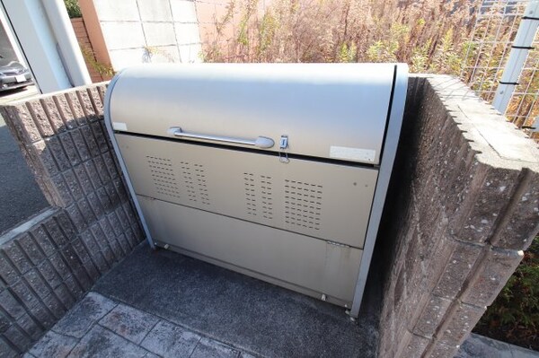 建物設備(敷地内ゴミ捨場)