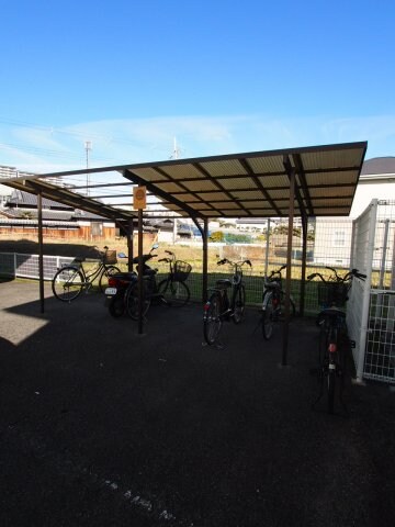 物件内観写真4　(駐輪場)